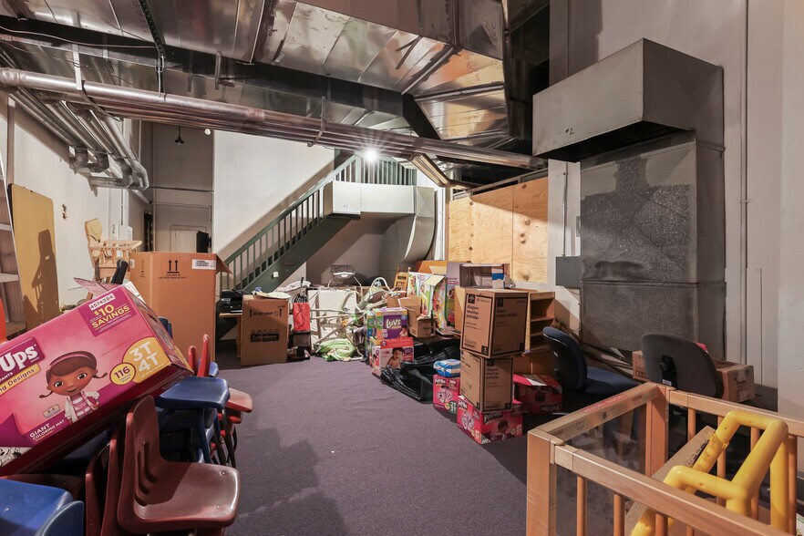 More Photos Of 1631 Main St, Niagara Falls Industrial For Sale