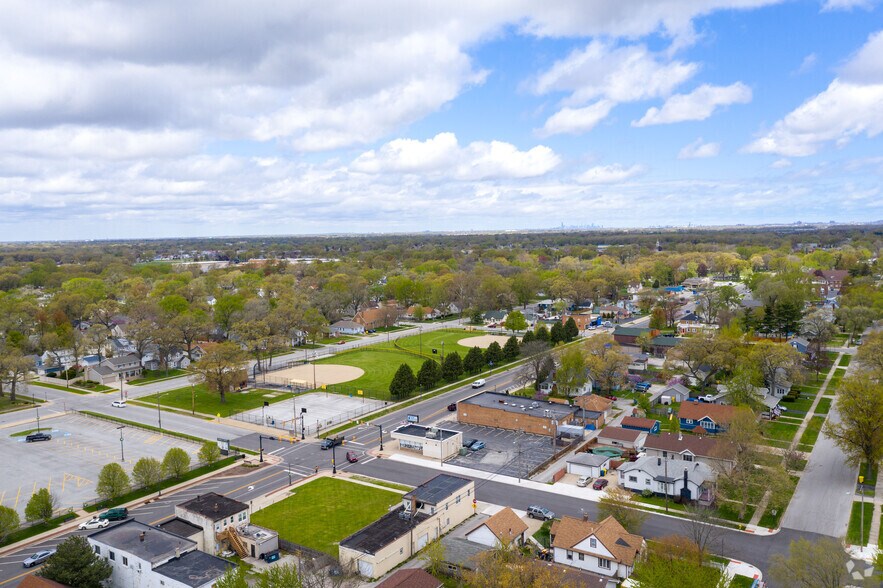 More Photos Of 311 N Broad St, Griffith Restaurant For Sale
