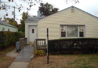 Primary Photo Of 724 E Park Ave, Long Beach Office For Lease