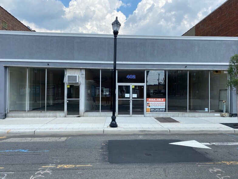 Primary Photo Of 402-406 Main St, Hackensack Storefront For Lease