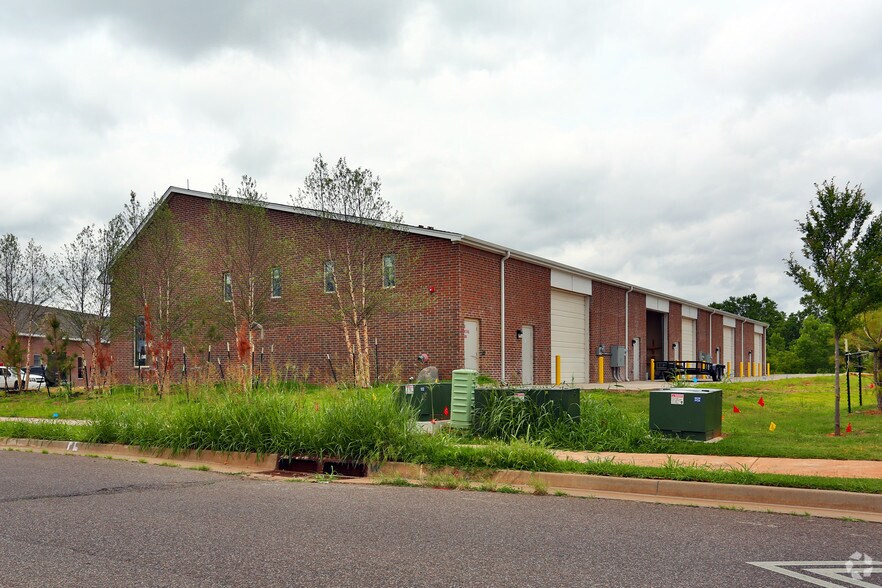 More Photos Of 1421 S Fretz Dr, Edmond Unknown For Lease