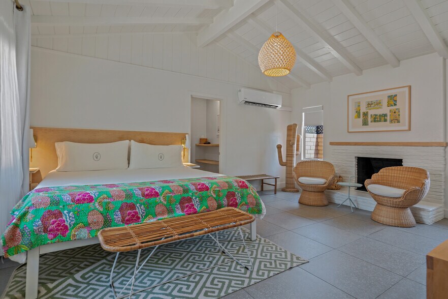 More Photos Of 555 S Warm Sands Dr, Palm Springs Hotel For Sale