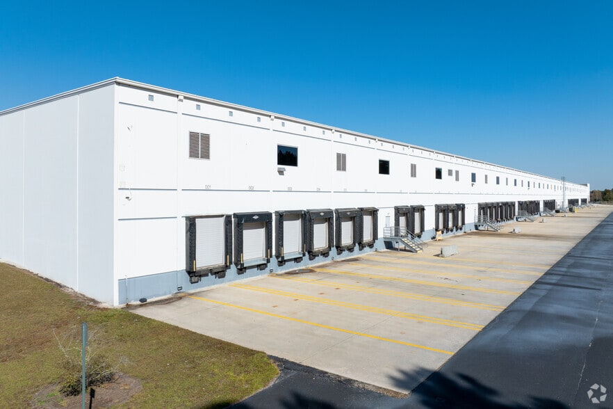 More Photos Of 12400 Presidents Ct, Jacksonville Warehouse For Lease
