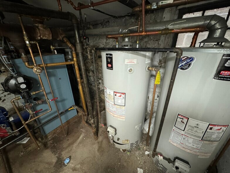 More Photos Of 902 West St, Union City Multifamily For Sale