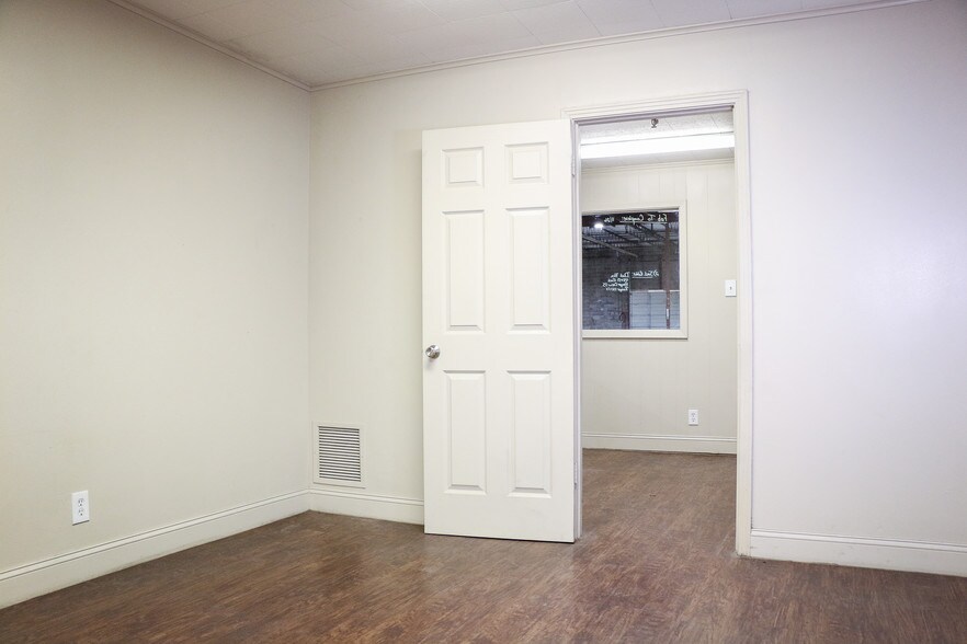 More Photos Of 1814 N Market St, Shreveport Manufacturing For Sale