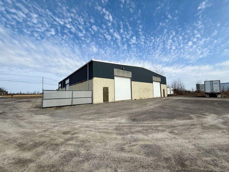 More Photos Of 8555 Packard Rd, Niagara Falls Warehouse For Lease