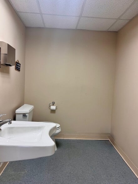 More Photos Of 1619 Beacon St, Brookline Loft Creative Space For Lease