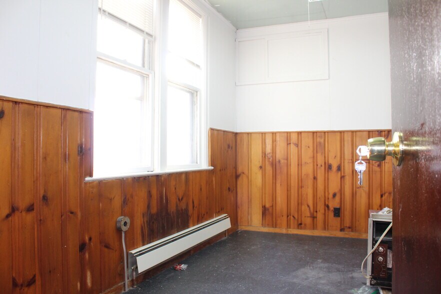 More Photos Of 4319 Meadowview Ave, North Bergen Warehouse For Lease