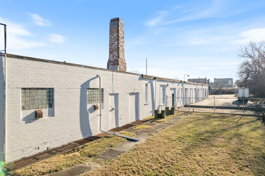 More Photos Of 1500 Algonquin Pky, Louisville Warehouse For Lease