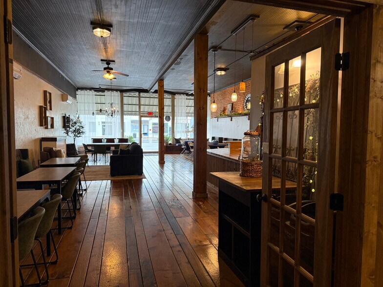 More Photos Of 132 S Main St, Woodruff Storefront Retail Office For Sale