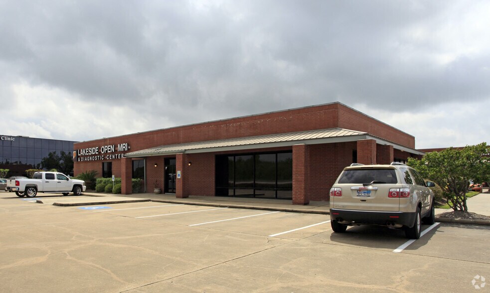 More Photos Of 17360 Old Galveston Rd, Webster Office For Lease
