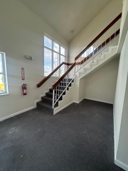 More Photos Of 7350 NW 7th St, Miami Flex For Lease