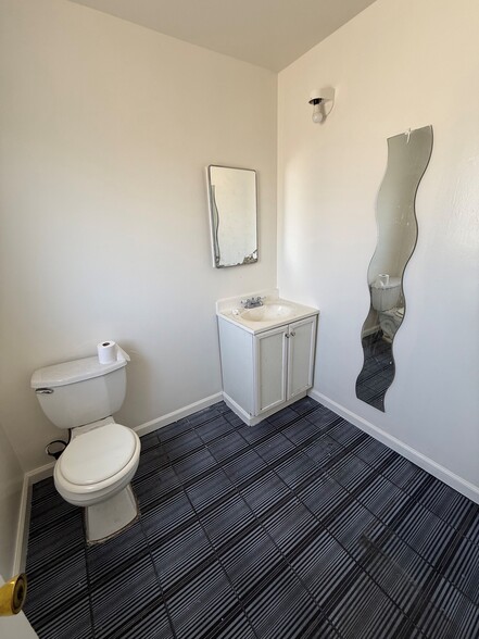 More Photos Of 6218 Maywood Ave, Bell Warehouse For Sale