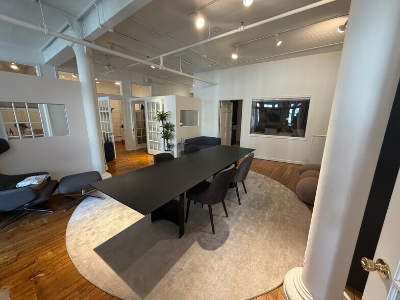 More Photos Of 285 W Broadway, New York Office For Lease