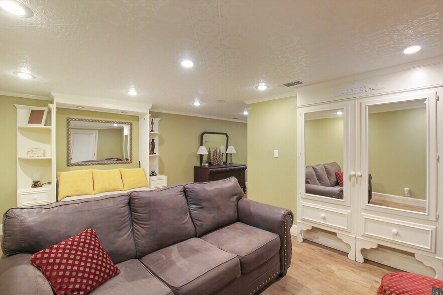 More Photos Of 101 Runnels St, De Kalb Lodge Meeting Hall For Sale
