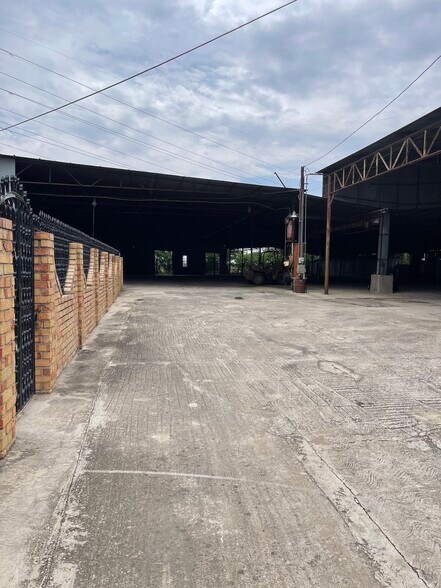 More Photos Of 8210 New Laredo Hwy, San Antonio Industrial For Sale