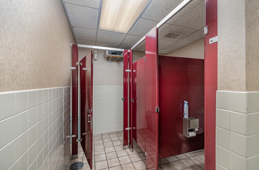 More Photos Of 1781 W County Road B, Saint Paul Office For Sale