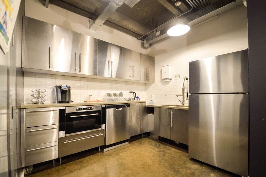 More Photos Of 935-937 E Trinity Ln, Nashville Loft Creative Space For Lease