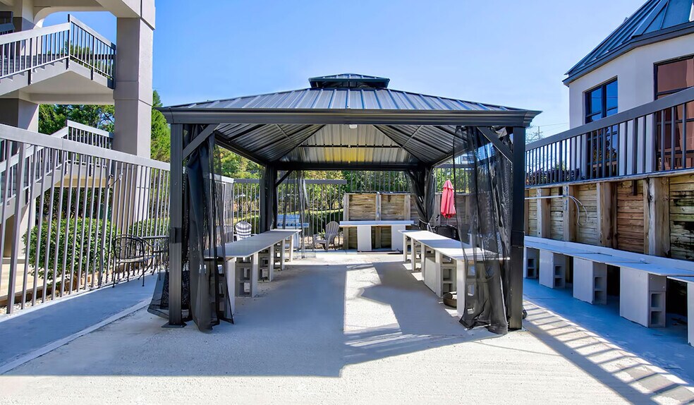 More Photos Of 4627 280 Hwy, Birmingham Hotel For Sale