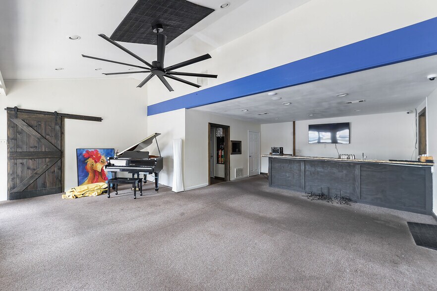 More Photos Of 1220 Bienville Blvd, Ocean Springs General Retail For Lease