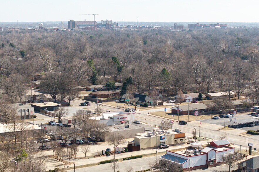 More Photos Of 1829 W Main St, Norman Freestanding For Sale