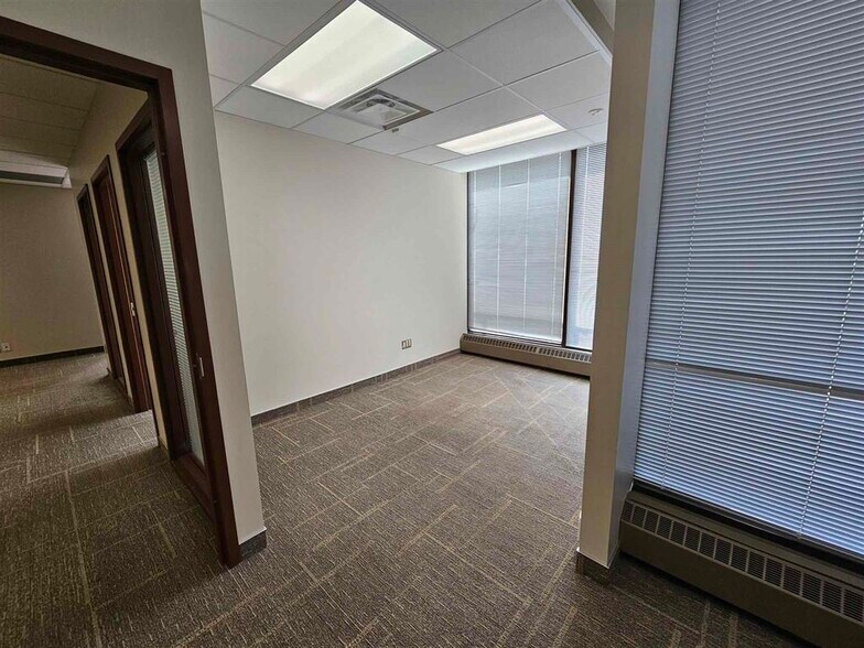 More Photos Of 390 Bay St, Sault Ste Marie Office For Lease
