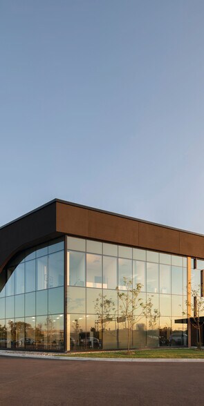 More Photos Of 140 Rue Bélanger, Châteauguay Manufacturing For Lease