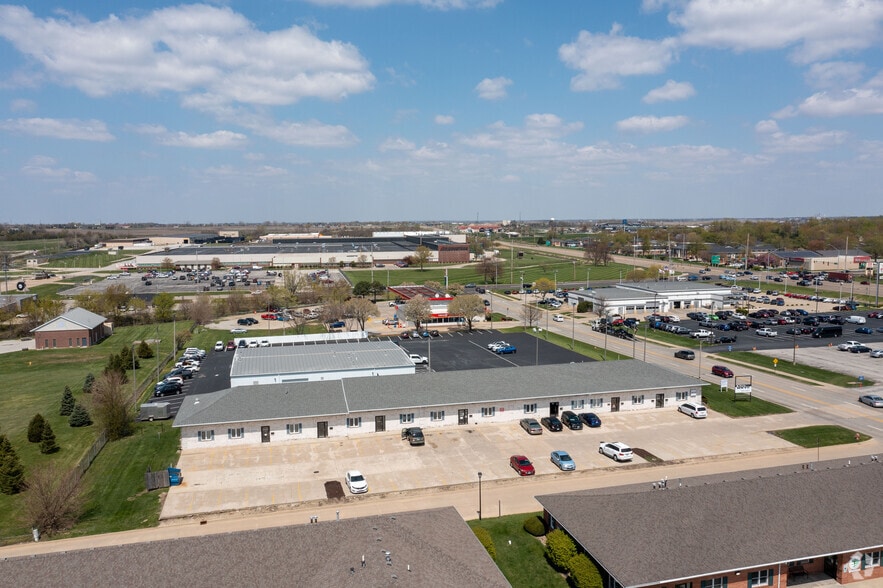 More Photos Of 303 Landmark Dr, Normal Loft Creative Space For Lease