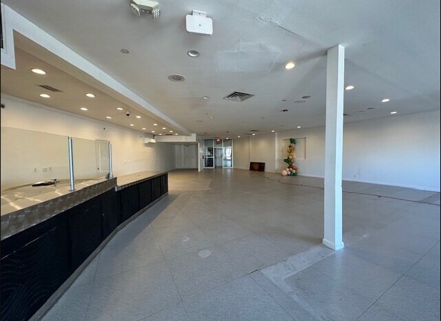 More Photos Of 14173 Green Tree Blvd, Victorville Restaurant For Lease