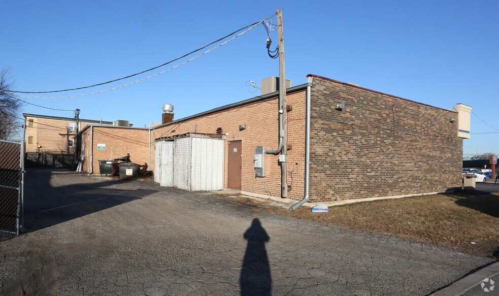 More Photos Of 8031-8039 W 87th St, Hickory Hills Freestanding For Lease