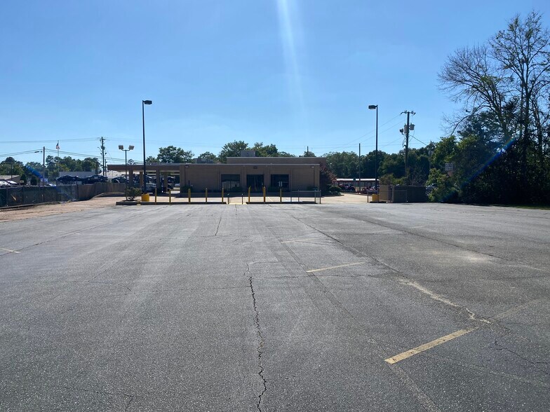 More Photos Of 406 S Waukesha St, Bonifay Office For Sale