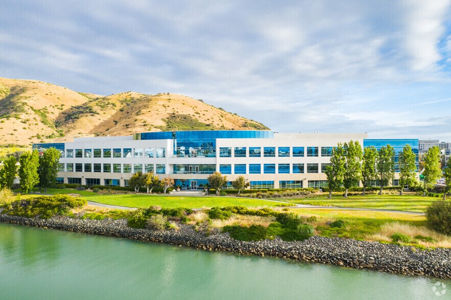 More Photos Of 7000 Shoreline Ct, South San Francisco Research And Development For Lease