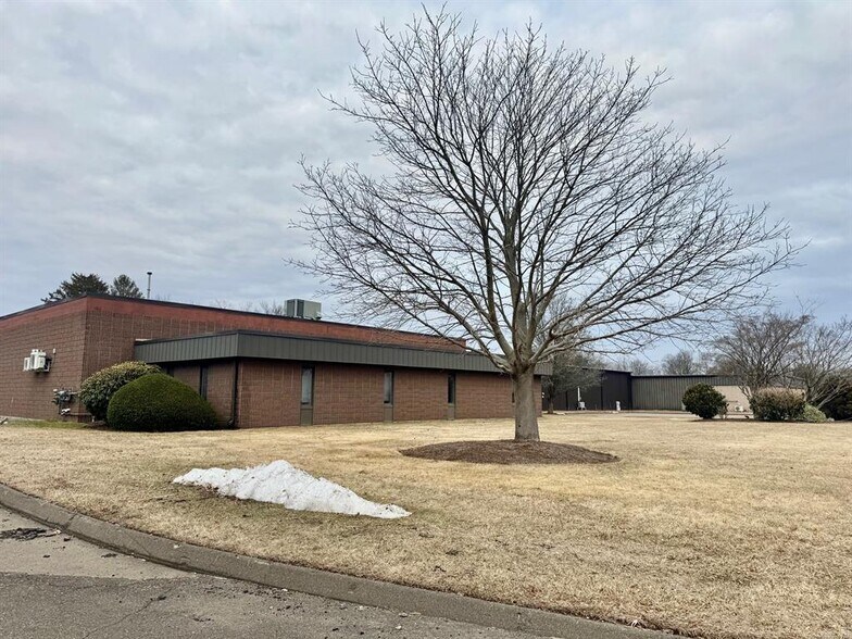 More Photos Of 8 Baldwin Dr, Branford Manufacturing For Lease