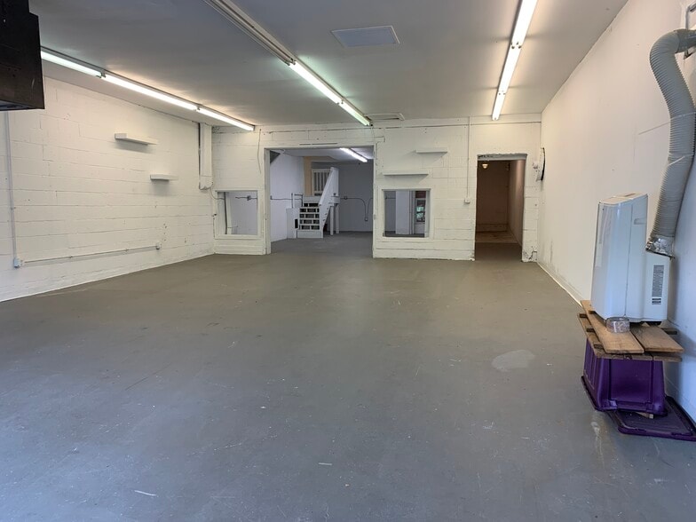 More Photos Of 318 Dominion Rd NE, Vienna Service For Lease