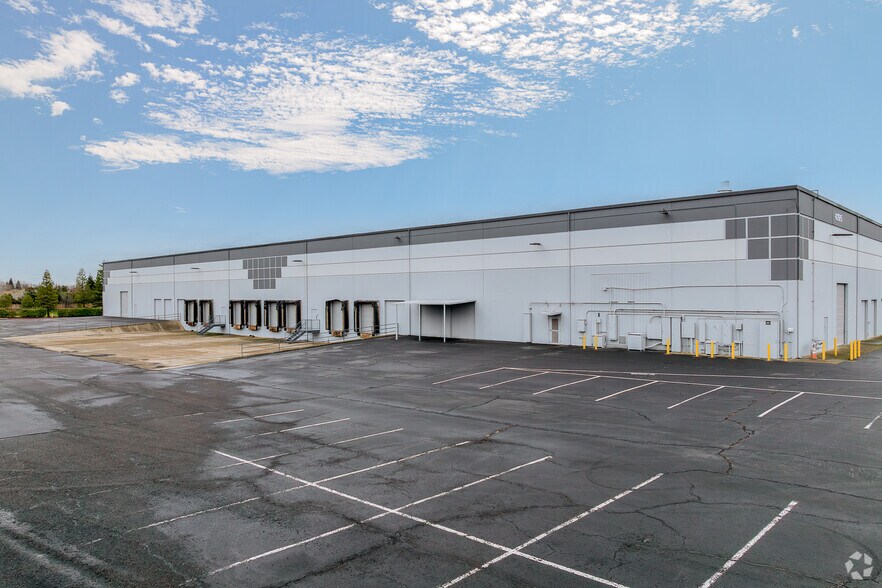 More Photos Of 3071 Venture Dr, Lincoln Warehouse For Lease