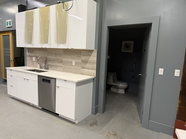 More Photos Of 9059-9079 Shaughnessy St, Vancouver Warehouse For Sale