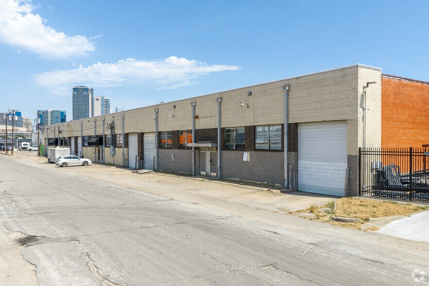 Primary Photo Of 1041 N Riverfront Blvd, Dallas Warehouse For Sale