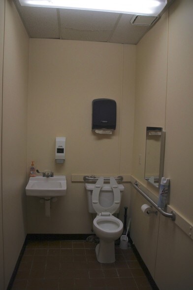 More Photos Of 4300 Business Park Ct, Lilburn Distribution For Lease