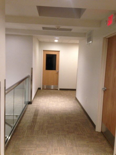 More Photos Of 92-94 Walnut St, Saugus Office For Sale