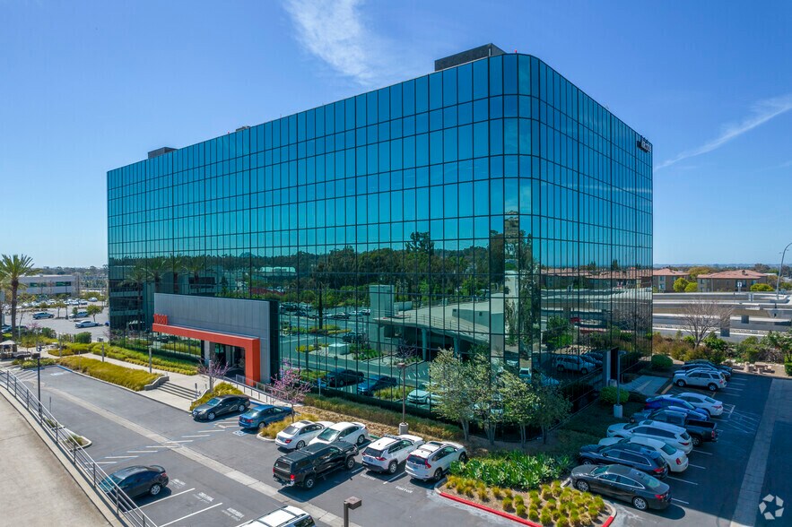 More Photos Of 10680 Treena St, San Diego Unknown For Lease