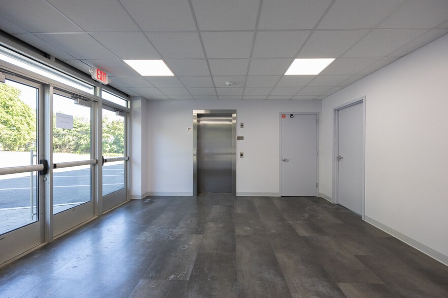 More Photos Of CORNER OF DIXWELL AVENUE AND SANFORD STREET, Hamden Medical For Lease