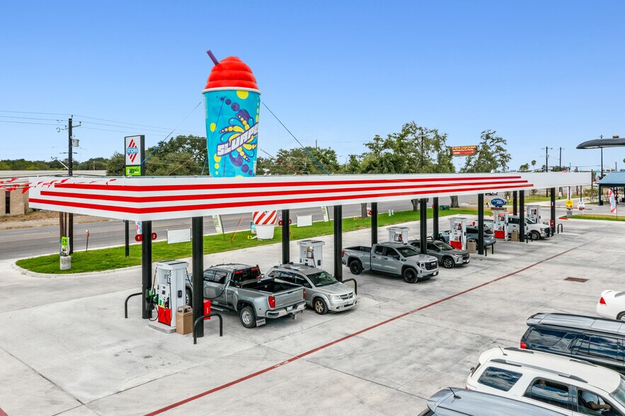 More Photos Of 1910 E Main St, Alice Convenience Store For Sale