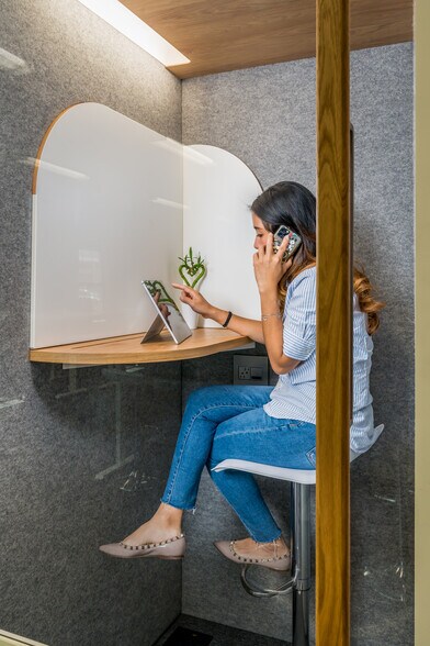 More Photos Of 2625 Stonewood Park Loop, Land O' Lakes Loft Creative Space For Lease