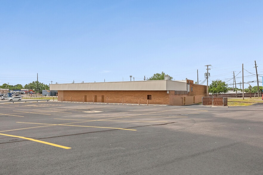 More Photos Of 3475 Ridge Rd, Cleveland Skating Rink For Sale