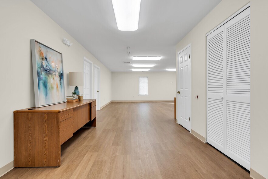 More Photos Of 1 Bethany Rd, Hazlet Office For Lease