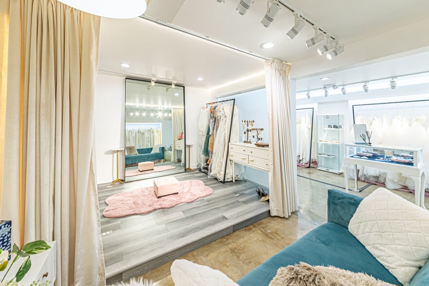More Photos Of 330 N Western Ave, Los Angeles Storefront Retail Office For Lease