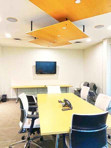 More Photos Of 1515 Broadway St, Port Coquitlam Light Manufacturing For Lease