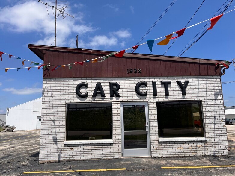 More Photos Of 1930-1932 W College Ave, Appleton Auto Dealership For Sale