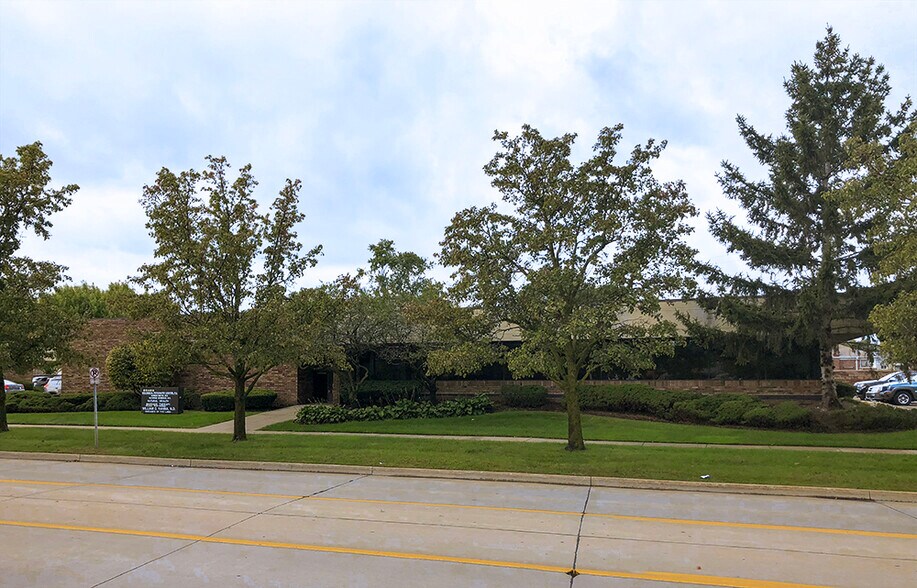 Primary Photo Of 25869 Kelly Rd, Roseville Medical For Sale