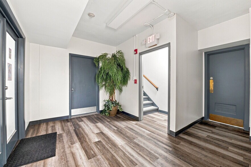 More Photos Of 31 W Downer Pl, Aurora Office For Sale